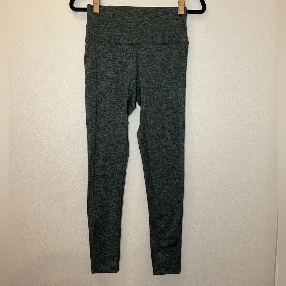 Aerie Dark green chill play move pocket 7/8 yoga leggings. Size medium.